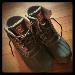 Size 9 Womens Waterproof skechers boots!